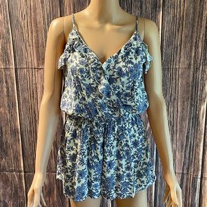 One Clothing size XS pastel light blue & white cream floral boho summer